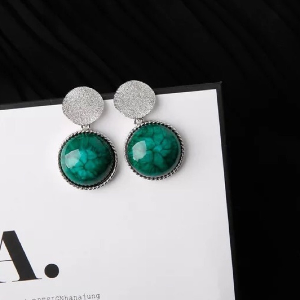 ⭐️Vintage Green Gem Earrings